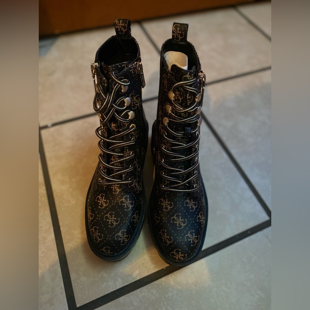 7M GUESS boots - Picture 7 of 8